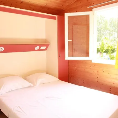 Les Chalets De La Chesnaie * Marigne-Laille